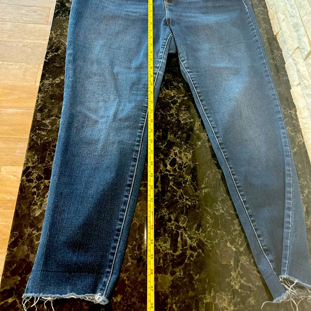 Frayed crop jeans